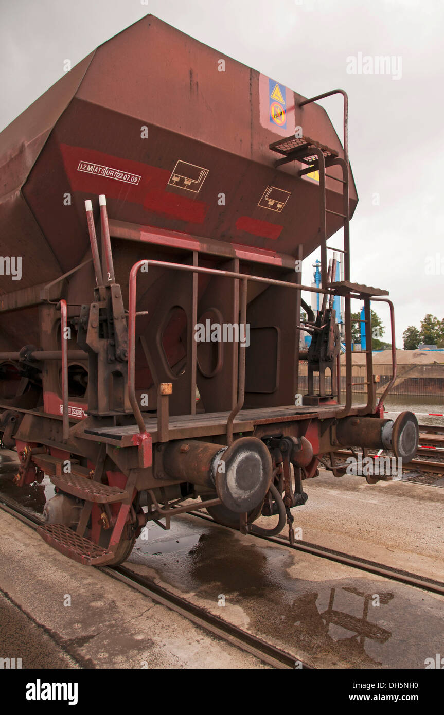 Side-discharging waggon, Fcs type, open side-discharging waggon with two discharge ports per side and slides Stock Photo
