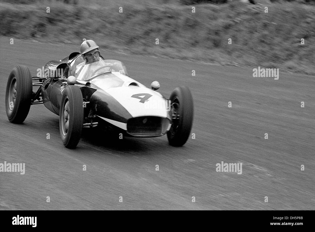 Roy Salvadori in Tommy Atkins Cooper-Maserati T45 in the VI International Gold Cup at Oulton Park, England 26th September 1959. Stock Photo