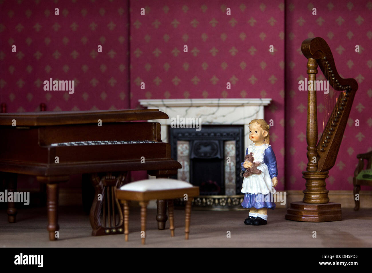Victorian dolls house hires stock photography and images Alamy