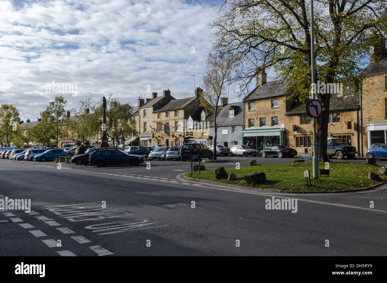 Row of shops MoretoninMarsh High Street in the Cotswolds Stock Photo Alamy
