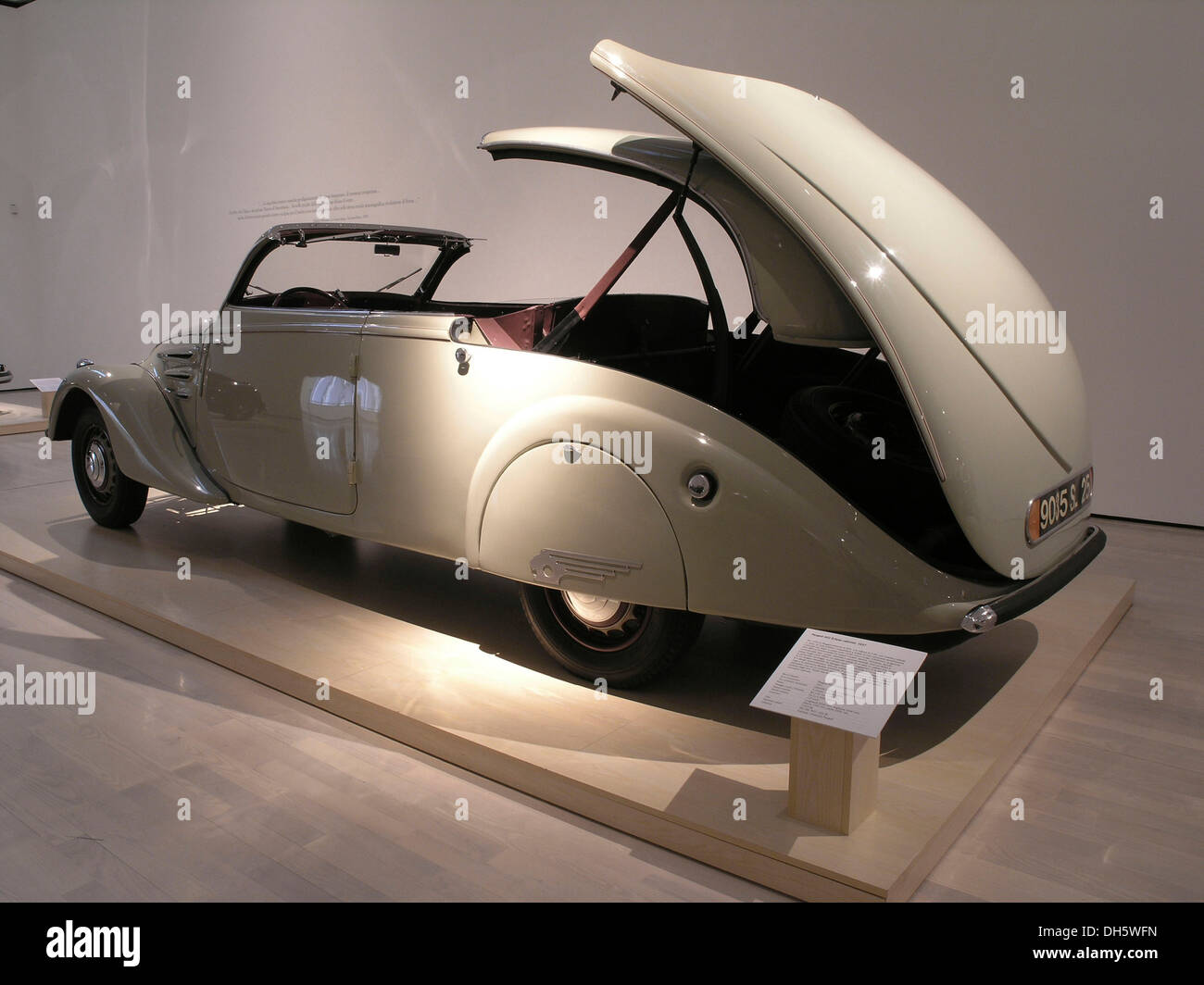Photo 402 Peugeot 402 hi-res stock photography and images - Alamy