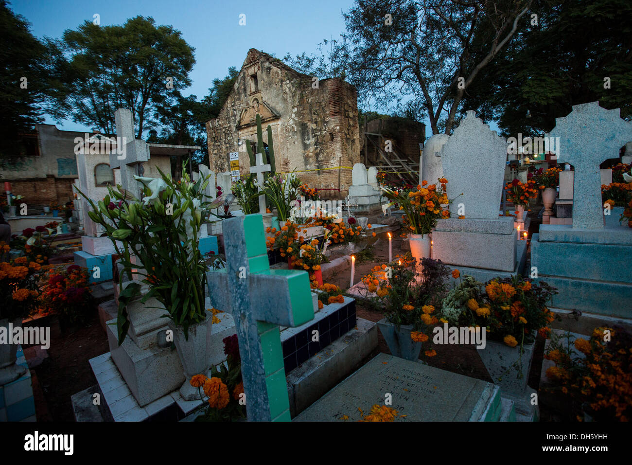 Gravesite candles flowers cross hires stock photography and images Alamy