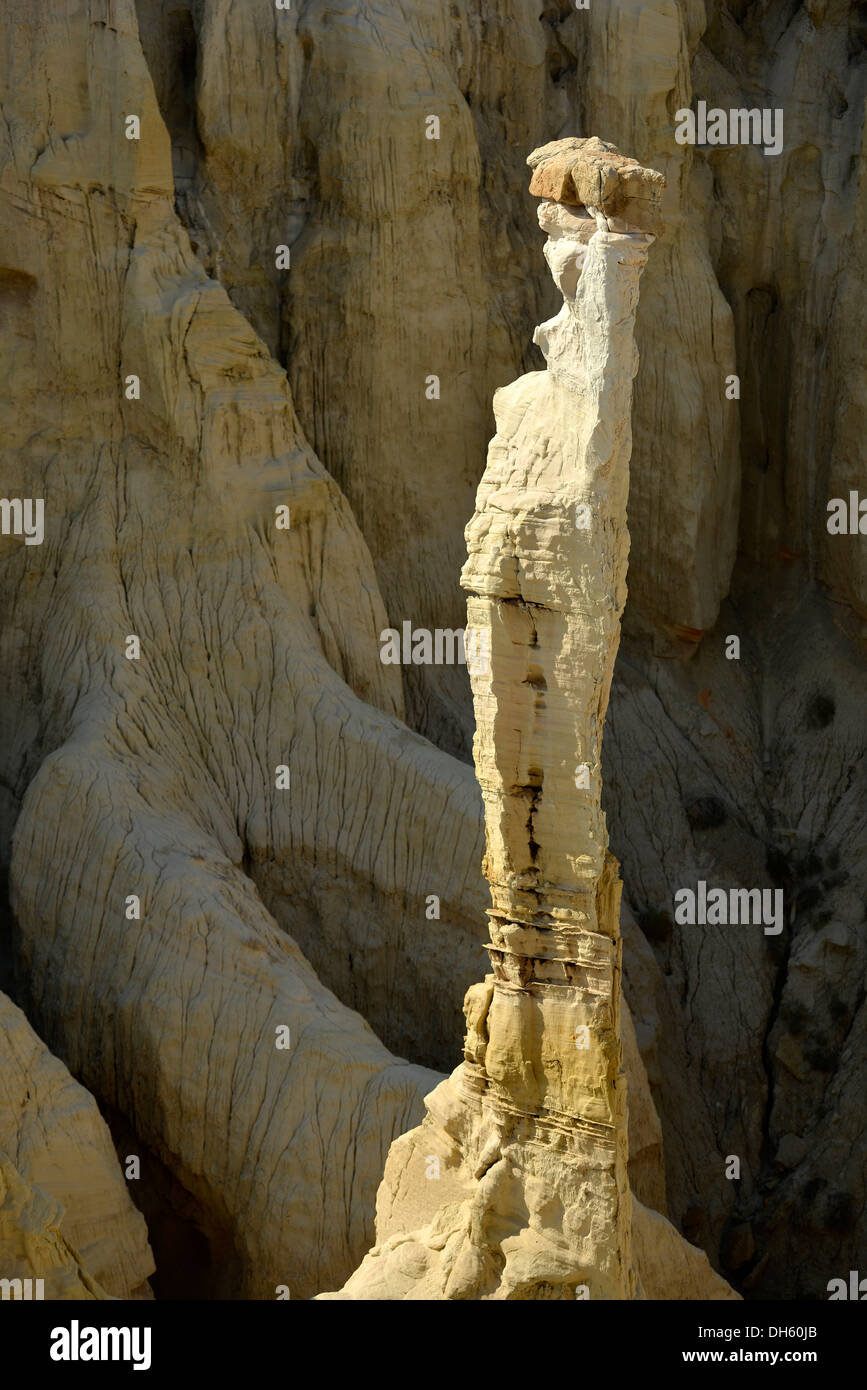 So Ni hoodoo rock formation, eroded hoodoos and rock formations discolored by minerals of Coal Mine Canyon, Coal Mine Mesa Stock Photo