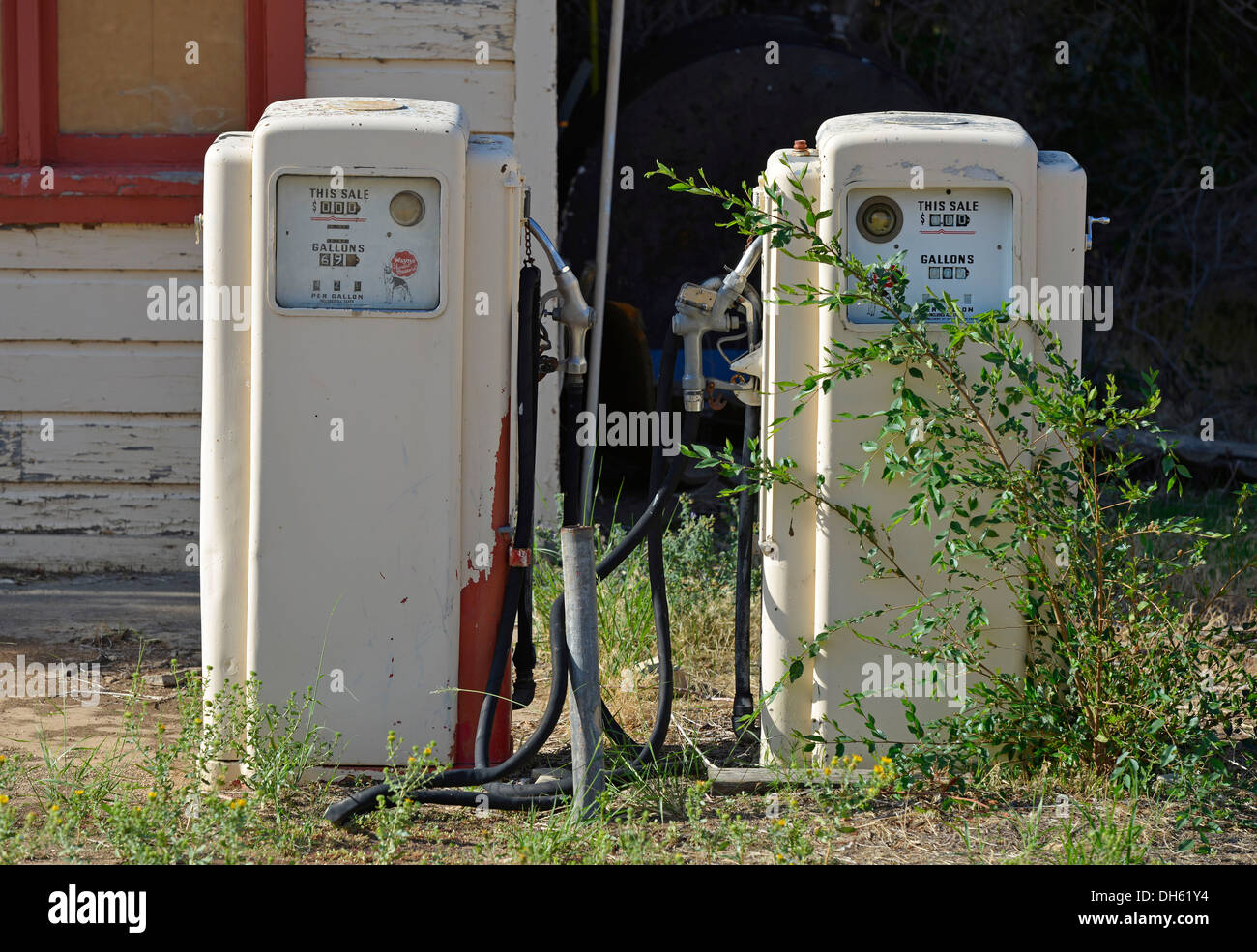 Abandoned gas station, legendary Burr Trail Road, Grand Staircase
