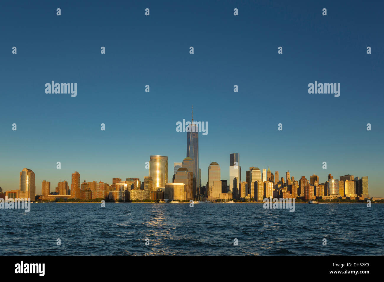 DOWNTOWN SKYLINE HUDSON RIVER MANHATTAN NEW YORK CITY USA Stock Photo ...