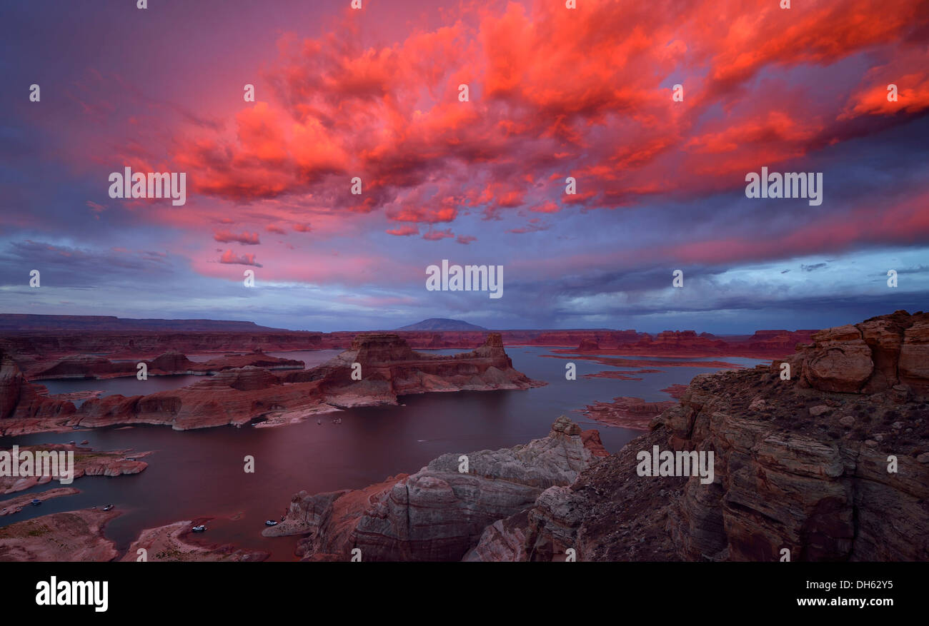 Afterglow, view from Alstrom Point to Lake Powell illuminated by clouds after sunset, Padre Bay with Gunsight Butte and Navajo Stock Photo