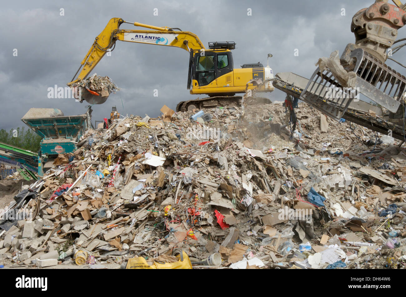 Atlantic Recycling operate a Waste Transfer Station and Recycling Facility for most waste types instead of going to landfill. Stock Photo