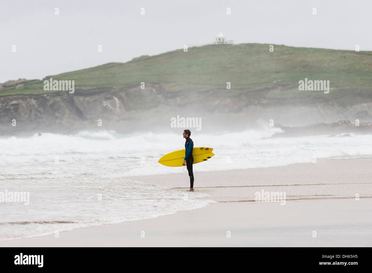 Surfer standing watching the sea hi-res stock photography and images ...