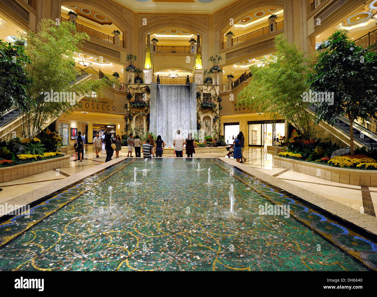 Las vegas shopping luxury hi-res stock photography and images - Alamy