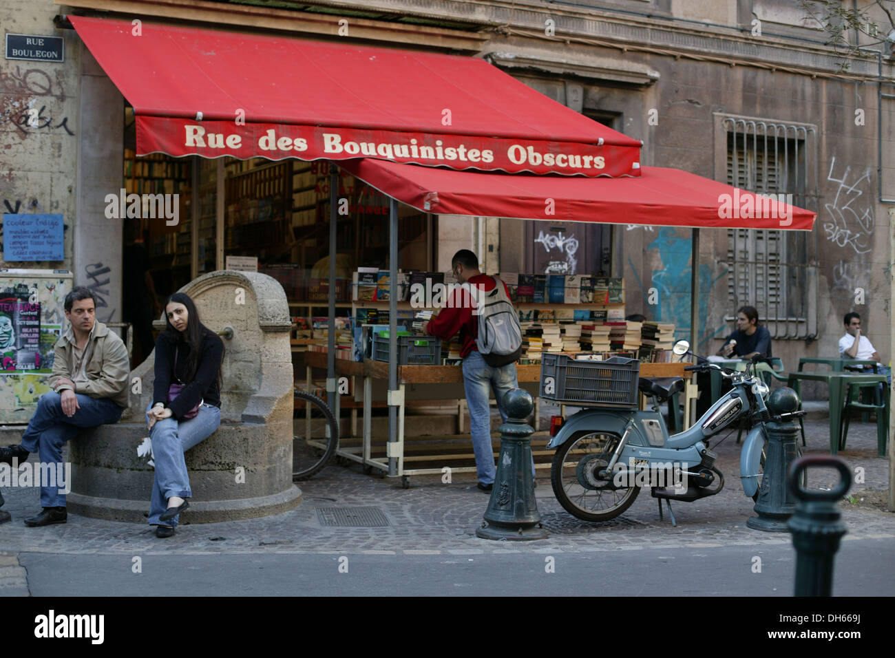 Book seller or Bouqinistes in rue Boulegon, Aix-en-Provence Stock Photo