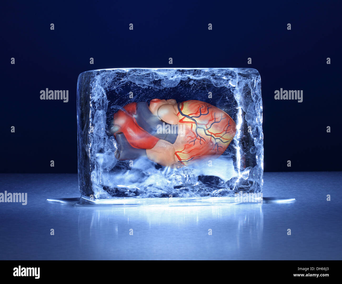 Heart frozen a block ice hi-res stock photography and images - Alamy