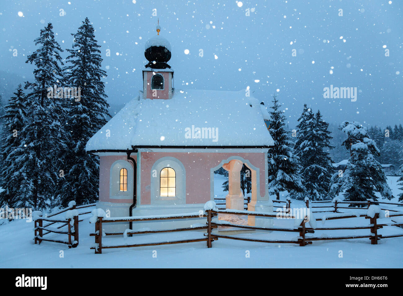 Chapel of Maria Koenigin, Queen Mary, Lautersee lake, near Mittenwald, Werdenfelser Land, Upper Bavaria, Bavaria, Germany Stock Photo