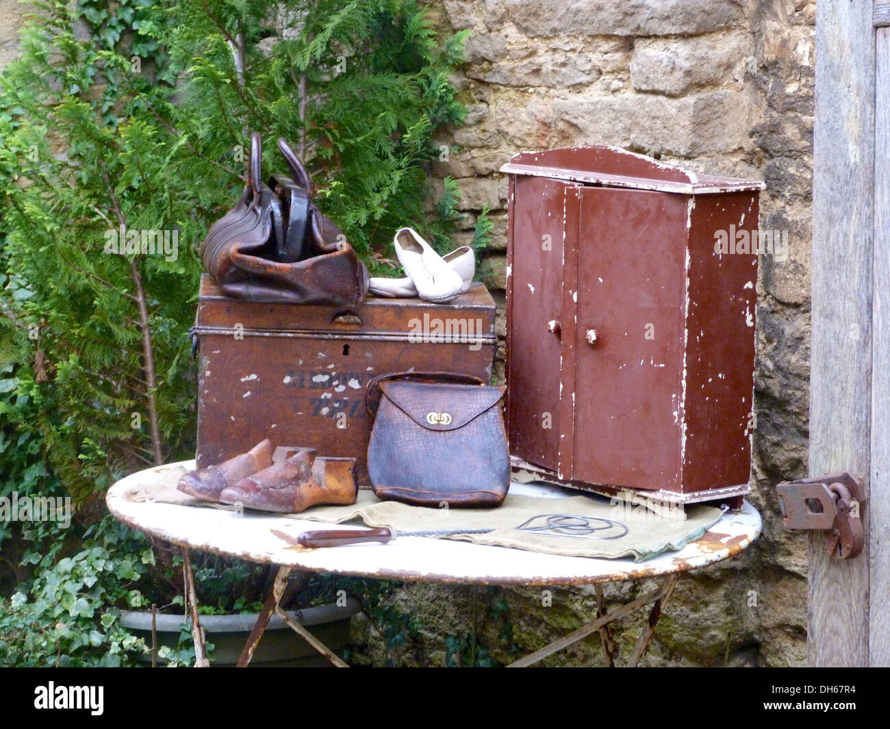 Antique items hi-res stock photography and images - Alamy