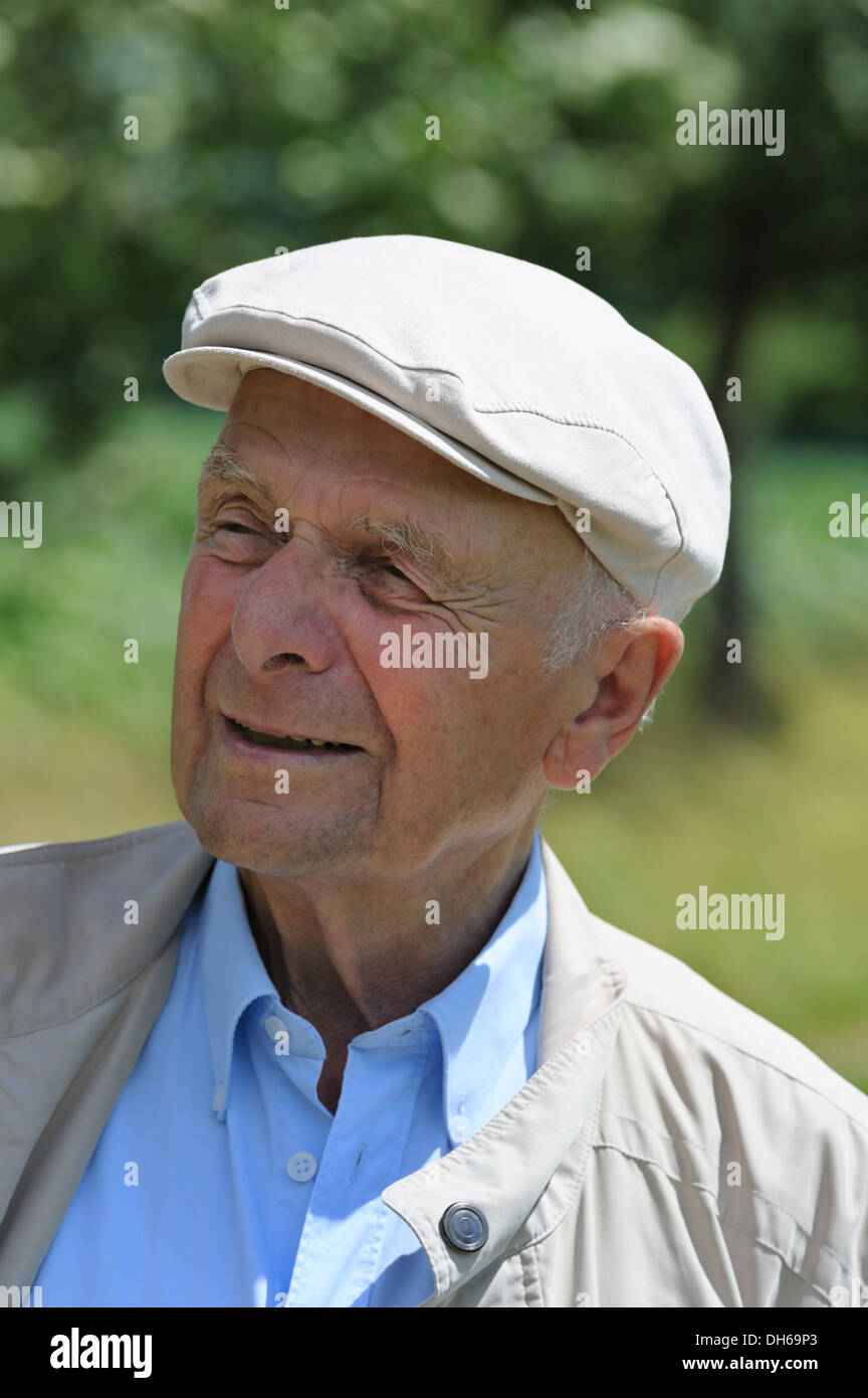 Wrinkly old man hi-res stock photography and images - Alamy