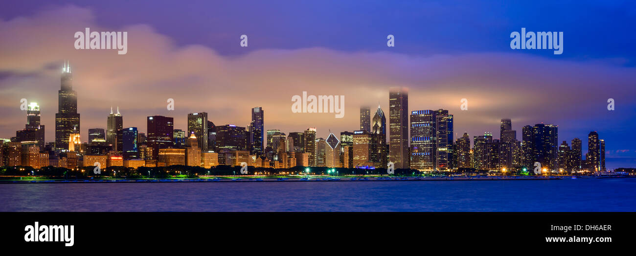 Chicago downtown buildings hi-res stock photography and images - Alamy