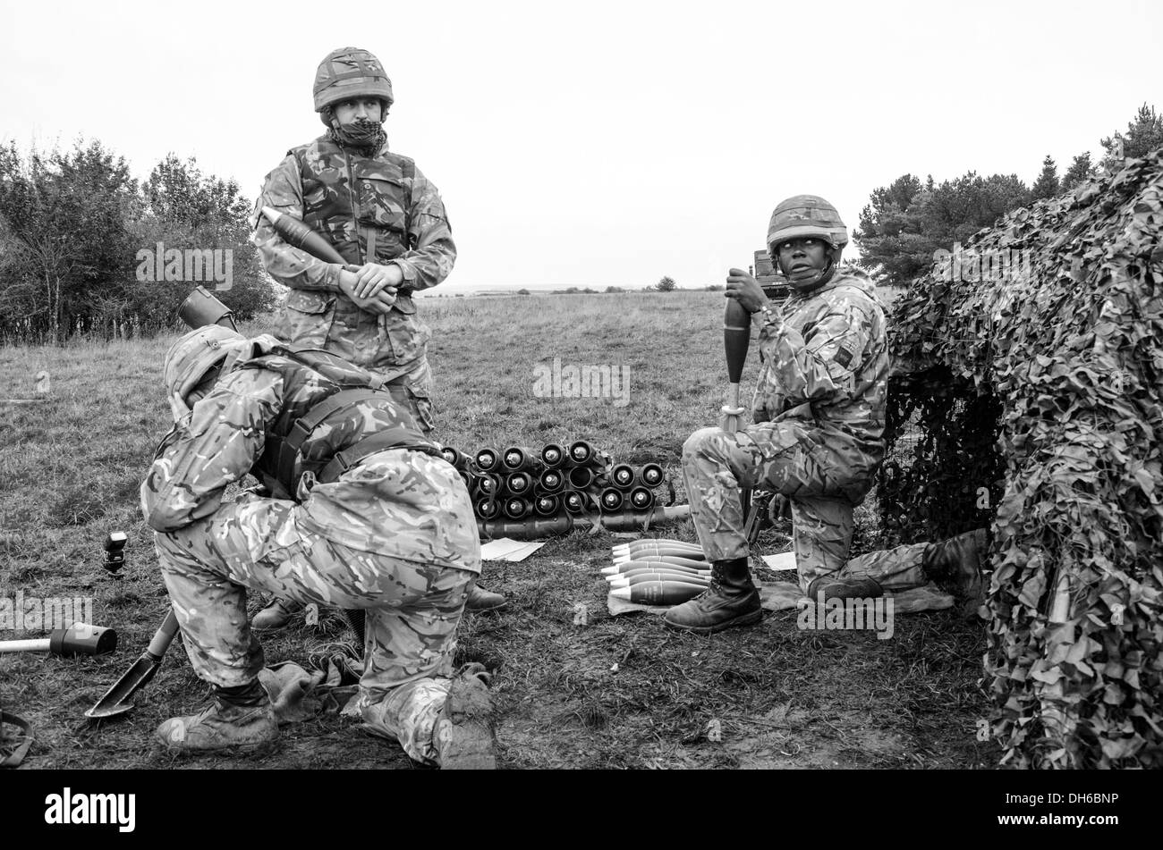 Welsh Guards mortar platoon live firing on Salisbury plain using the L16A2 81 mm Mortar Stock Photo