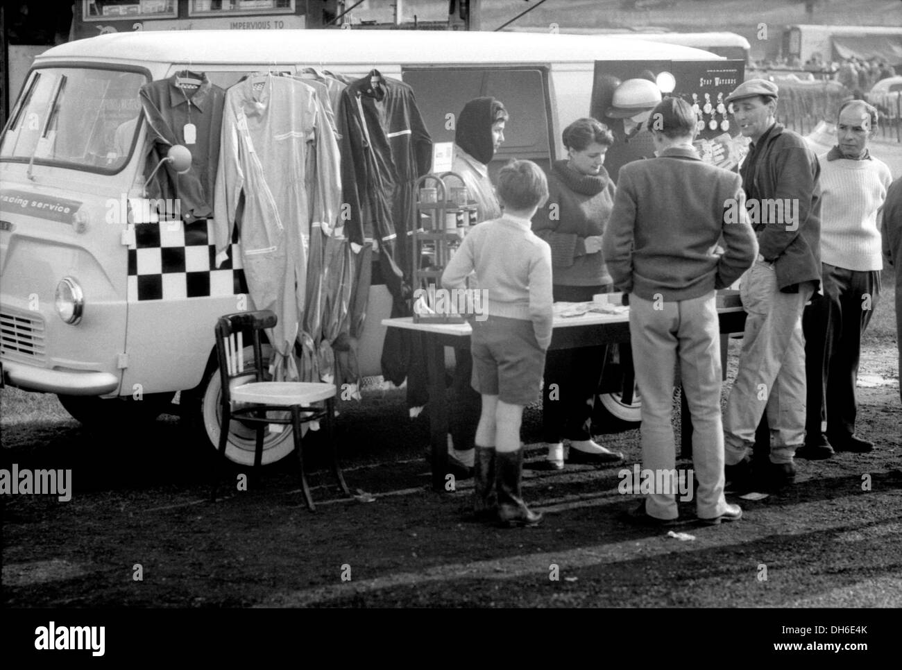 Les Leston jazz drummer, racing driver and dealer in accessories and clothing.  Mobile shop, Crystal Palace, England 1958. Stock Photo