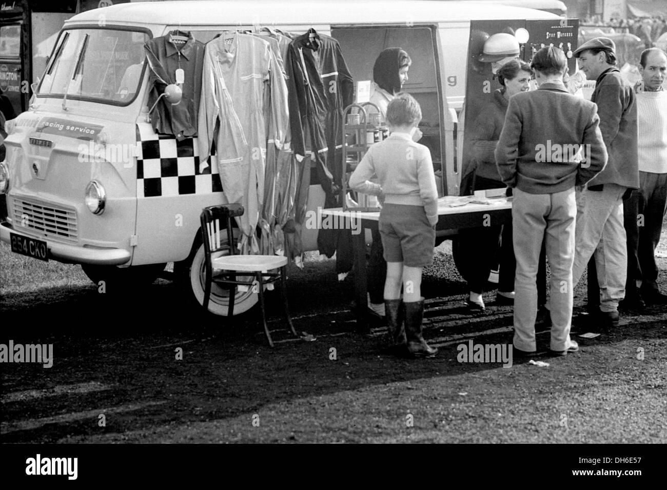 Les Leston jazz drummer, racing driver and dealer in accessories and clothing.  Mobile shop, Crystal Palace, England 1958. Stock Photo