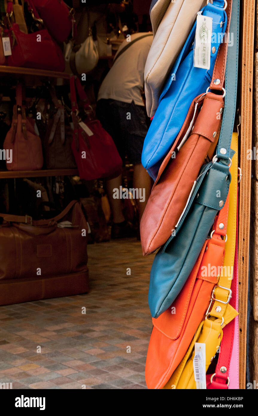 Asia's Biggest Leather Market Dharavi/ Mumbai/ Jacket/ Boot/Wallets/Purse/Laptop  Bag/ belt/ Hunter - YouTube