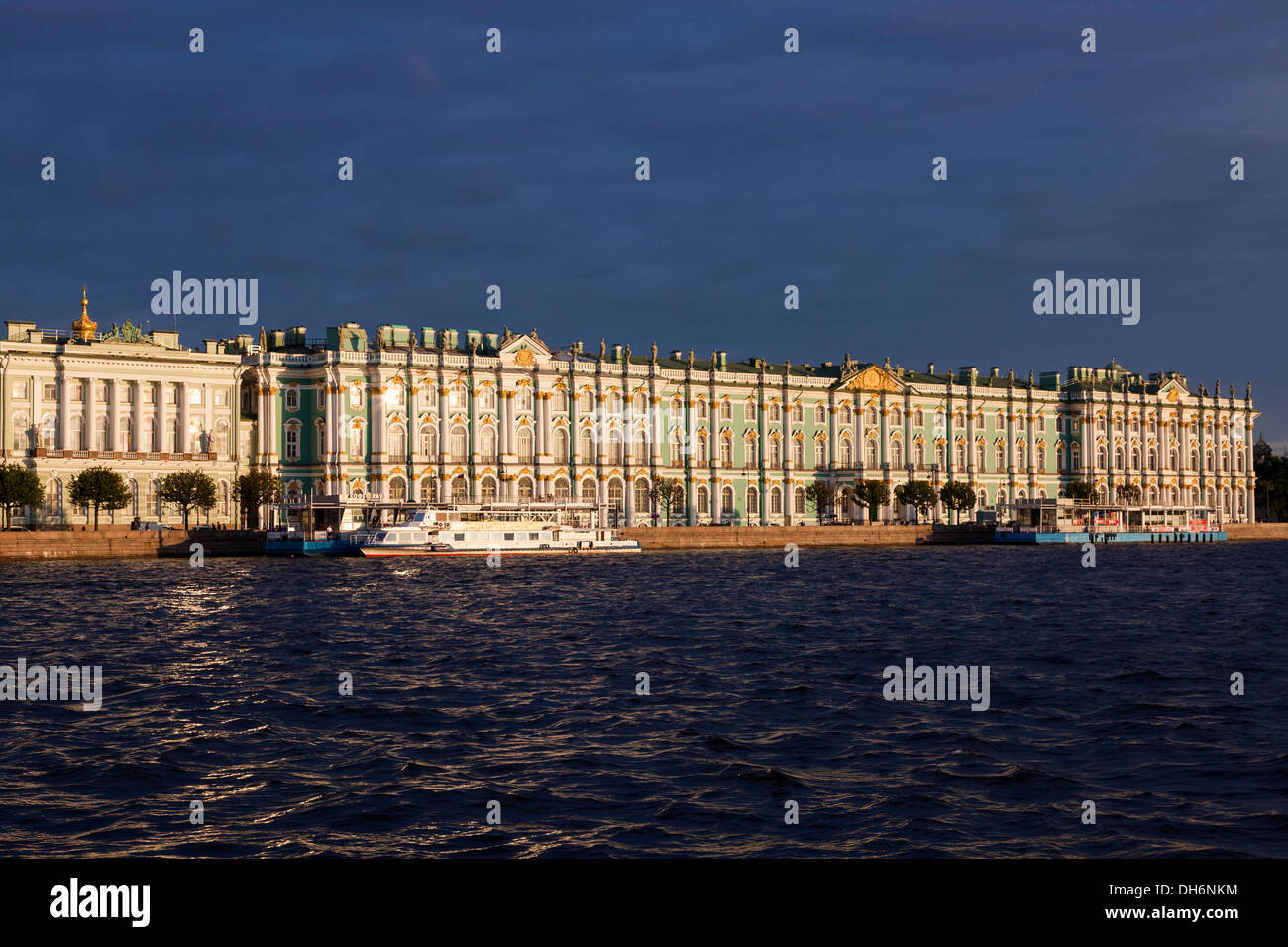 The palace neva river hi-res stock photography and images - Alamy