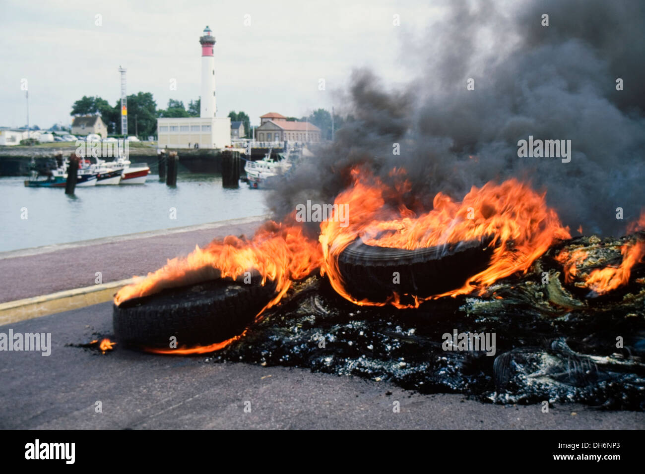 Black smoke signal hi-res stock photography and images - Alamy