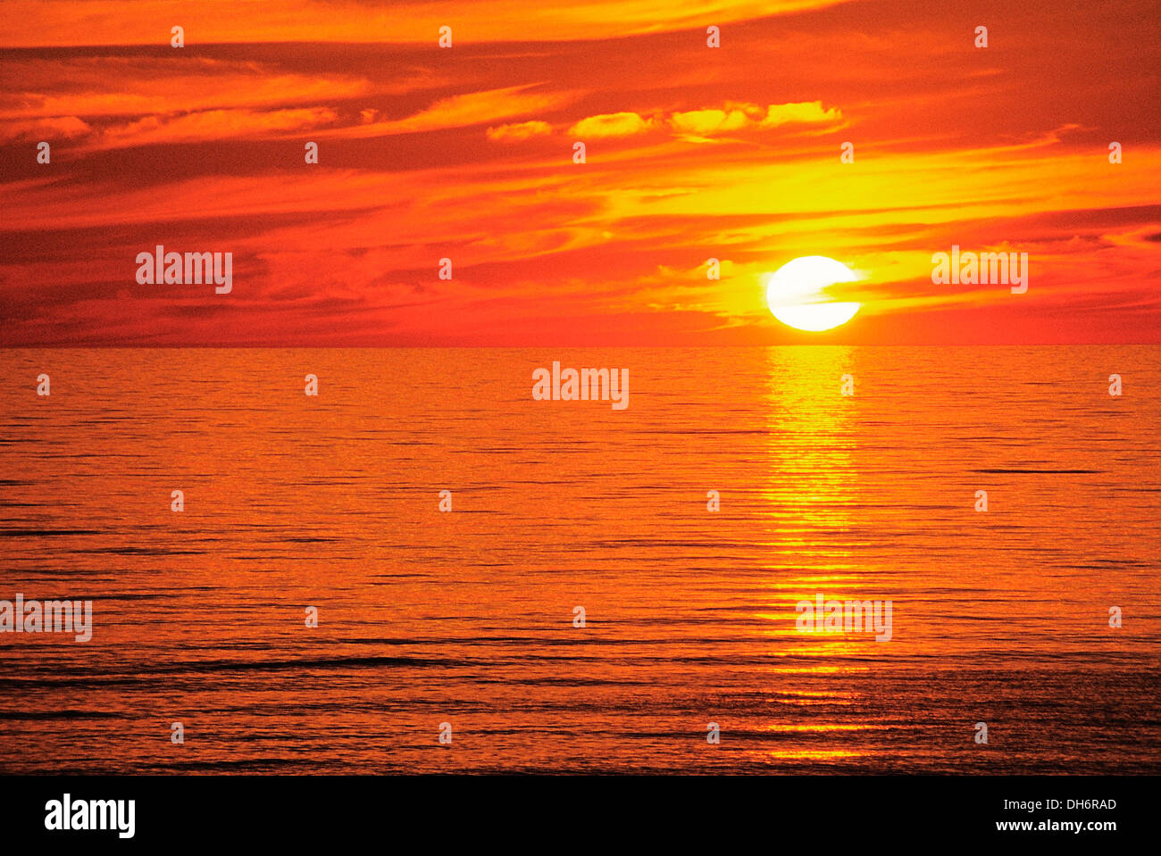 Brilliant sunset over water hi-res stock photography and images - Alamy