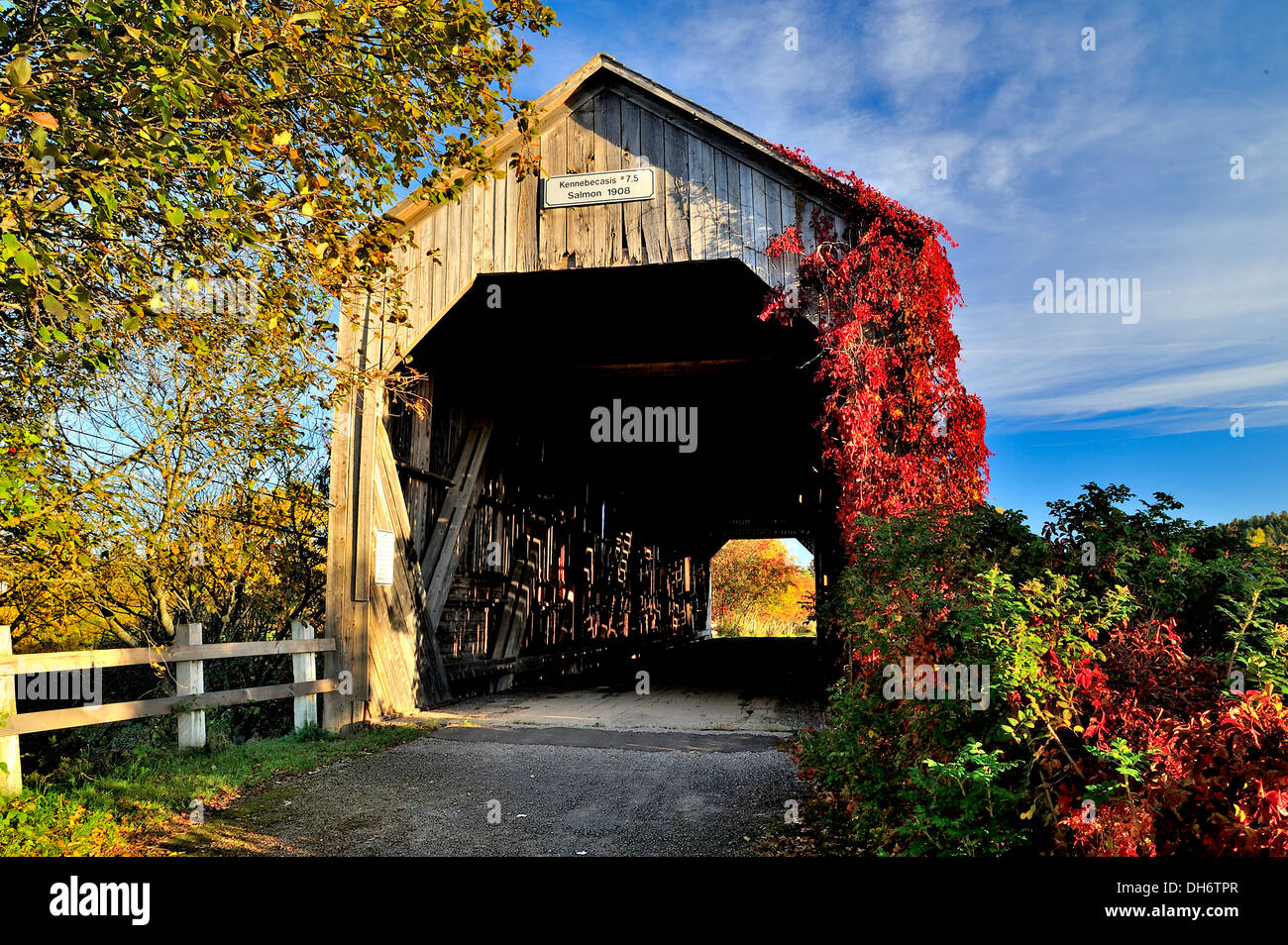 A covered bridge crossing the Salmon river at Smith Creek New Brunswick Canada Stock Photo Alamy