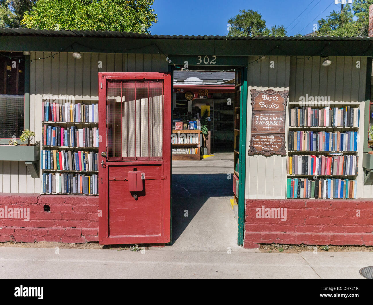 Bart's Books, Ojai, California the bookstore is open 24/7 & keeps many