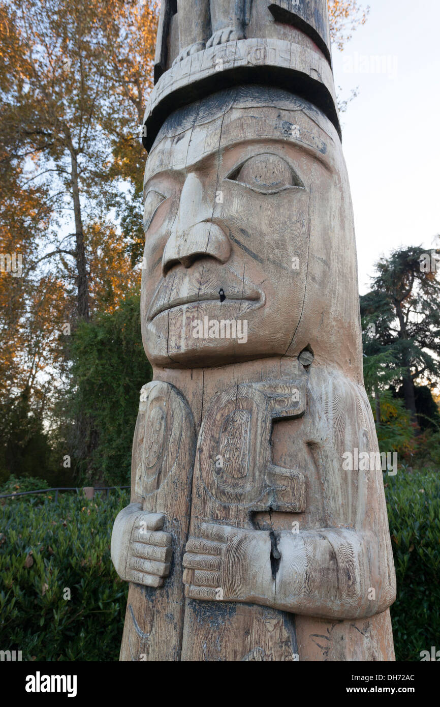 Haida totem pole hi-res stock photography and images - Alamy