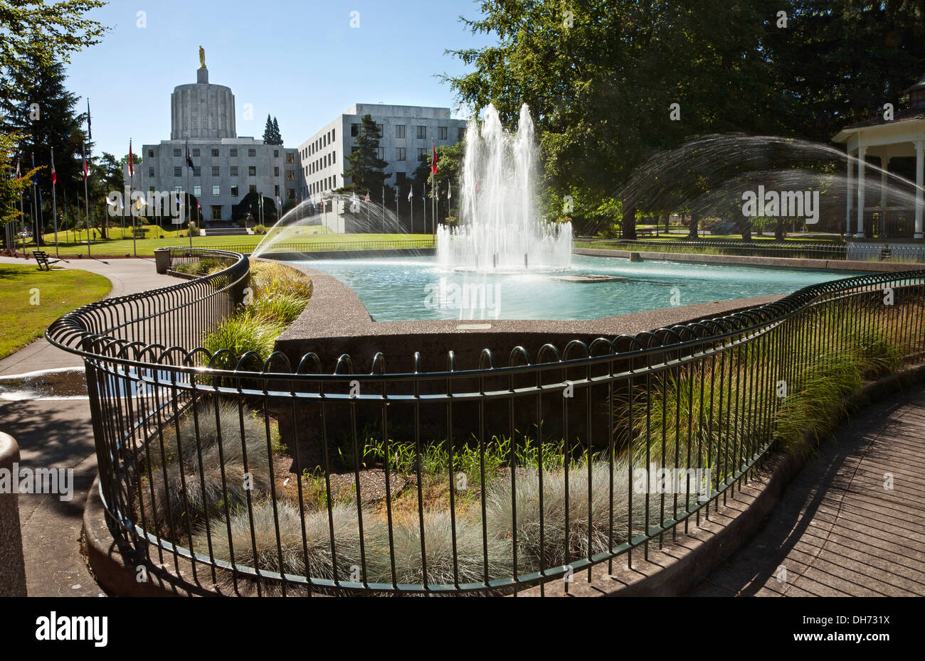 OR01442-00..OREGON - Waite Fountain in Willson Park near the Legislative Building at Oregon's state capitol in Salem. Stock Photo