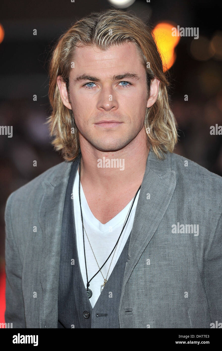 Hot Chris Hemsworth, Suit, White Shirt, Watch, Gorgeous, Necklace, Actor,  Hot, HD wallpaper | Peakpx
