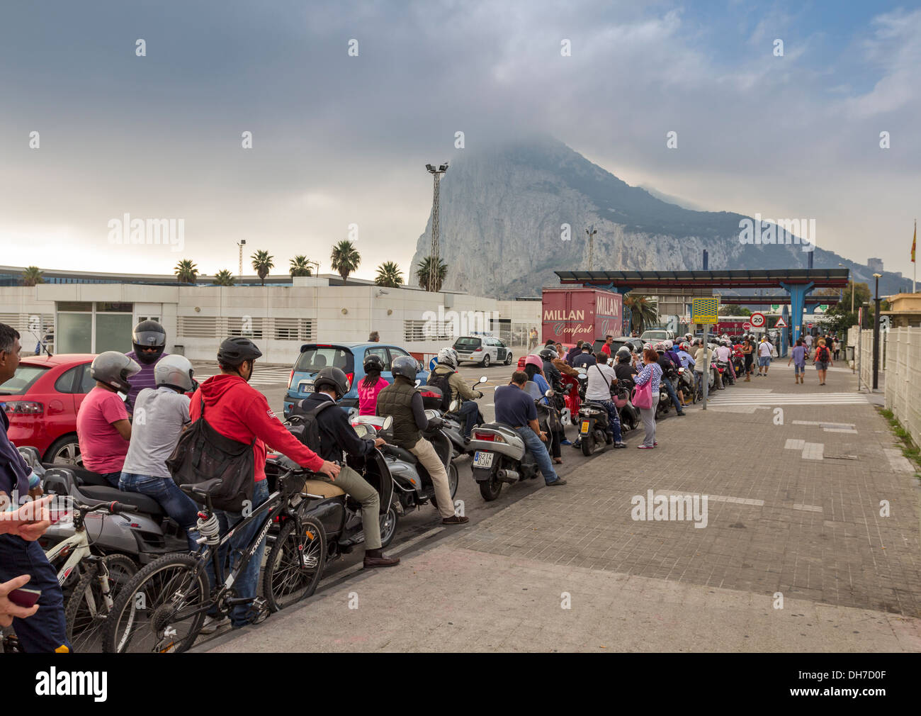 BORDER CROSSING FROM  LA LINEA SPAIN INTO GIBRALTAR  A TRAFFIC QUEUE WITH THE  ROCK IN THE BACKGROUND Stock Photo
