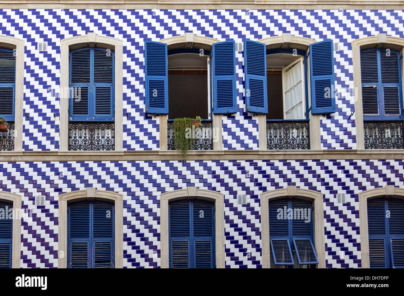 HOUSE WALL WITH BLUE AND WHITE TILES AND BLUE WINDOW SHUTTERS  IN GIBRALTAR Stock Photo