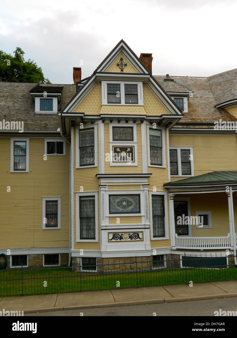 Israel Platt Pardee Mansion on the NRHP since January 12, 1984.At 235 North Laurel Street and 28 Aspen Street (carriage house) i Stock Photo