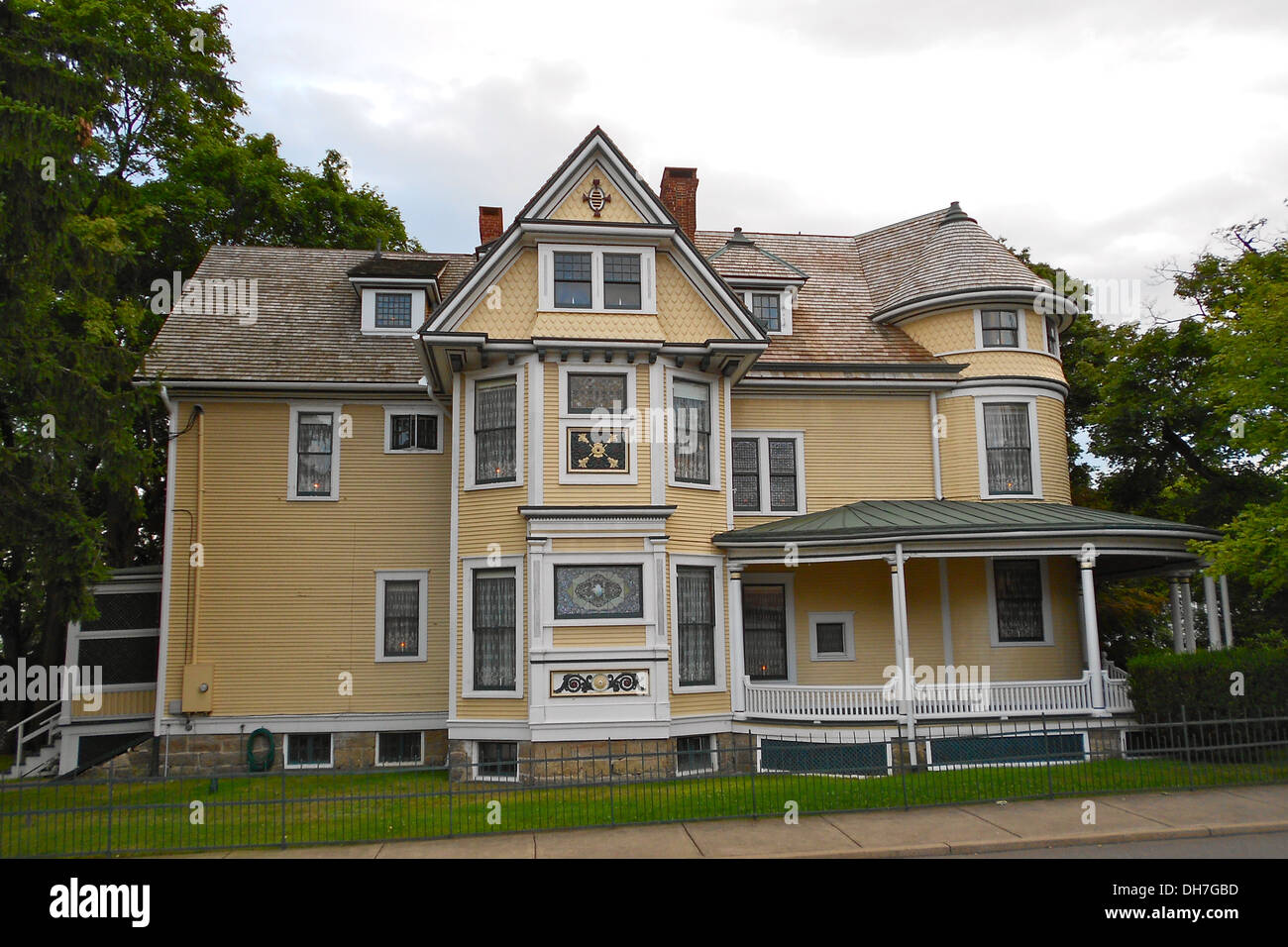 Israel Platt Pardee Mansion on the NRHP since January 12, 1984.At 235 North Laurel Street and 28 Aspen Street (carriage house) i Stock Photo