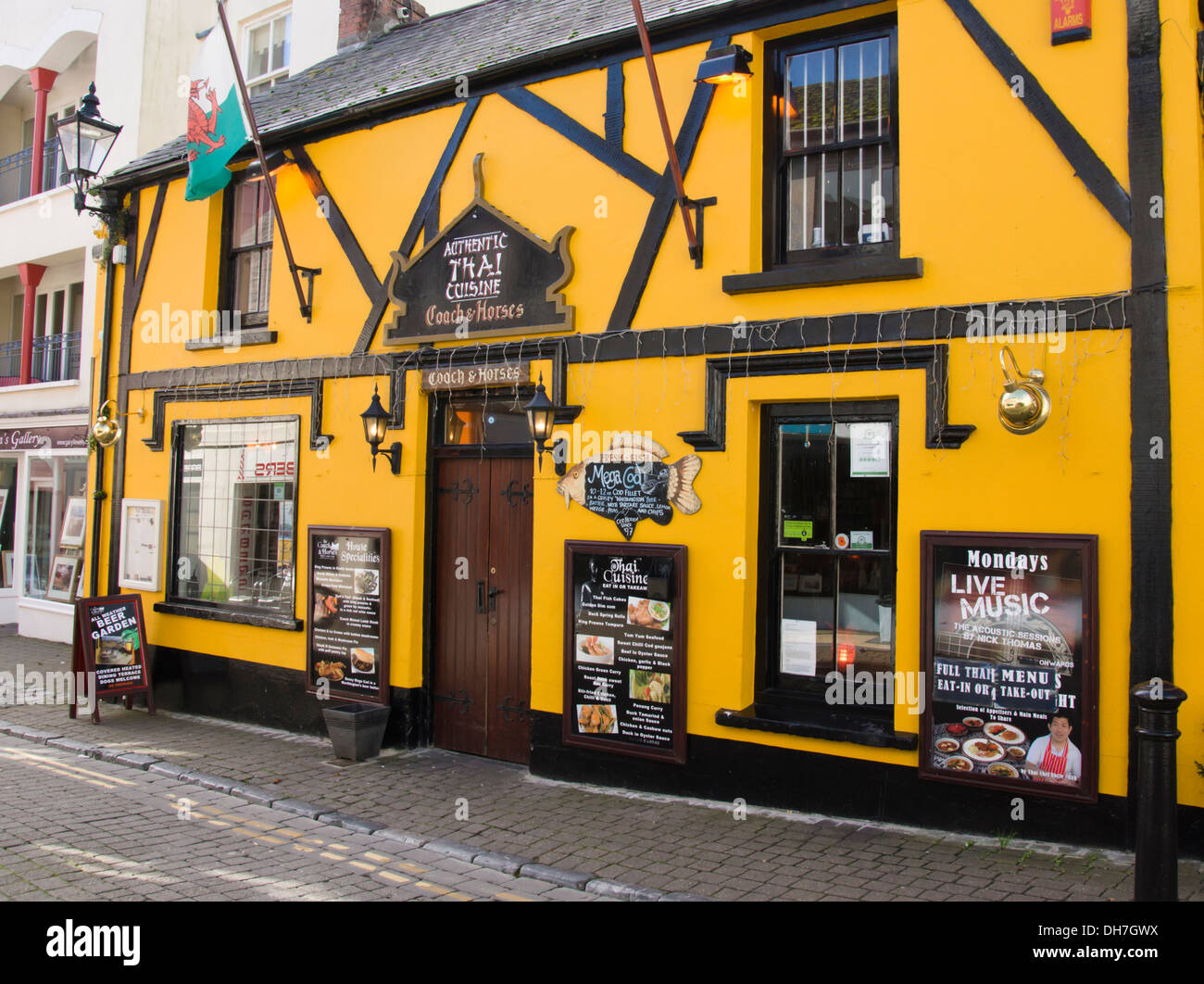 Tenby pub hires stock photography and images Alamy