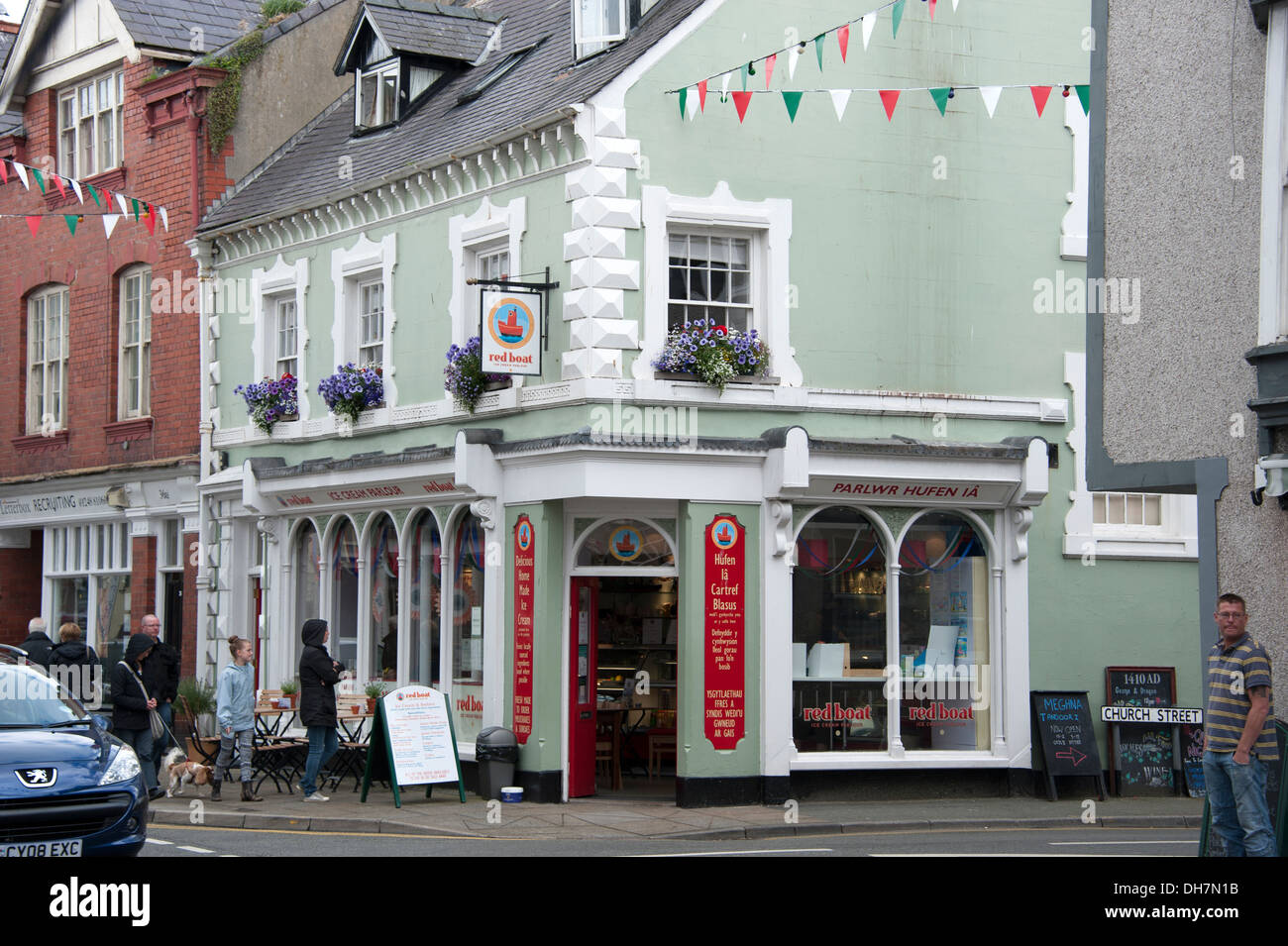 Beaumaris high street hires stock photography and images Alamy