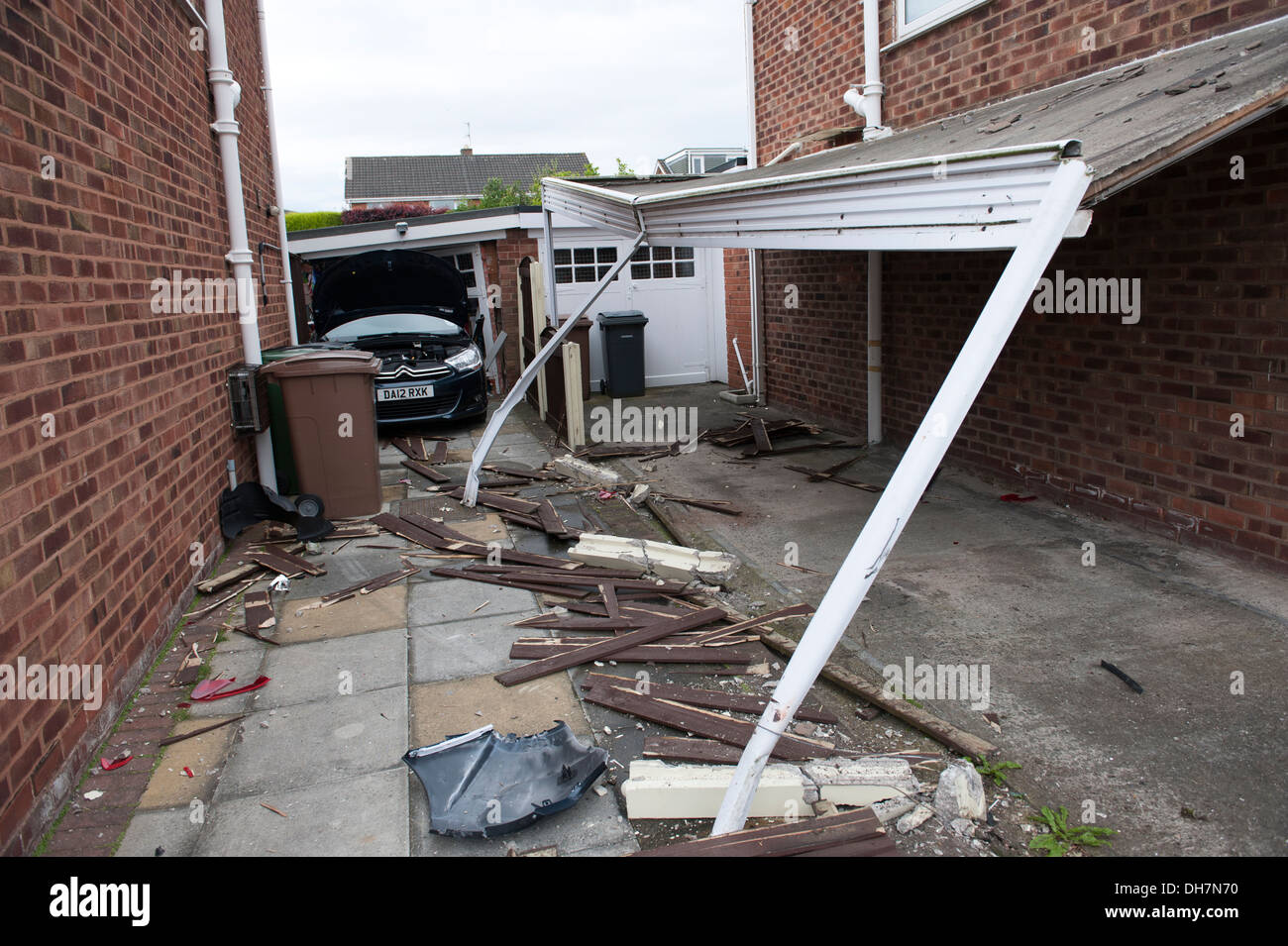 Car crash garage canopy collapsed lean to accident Stock Photo