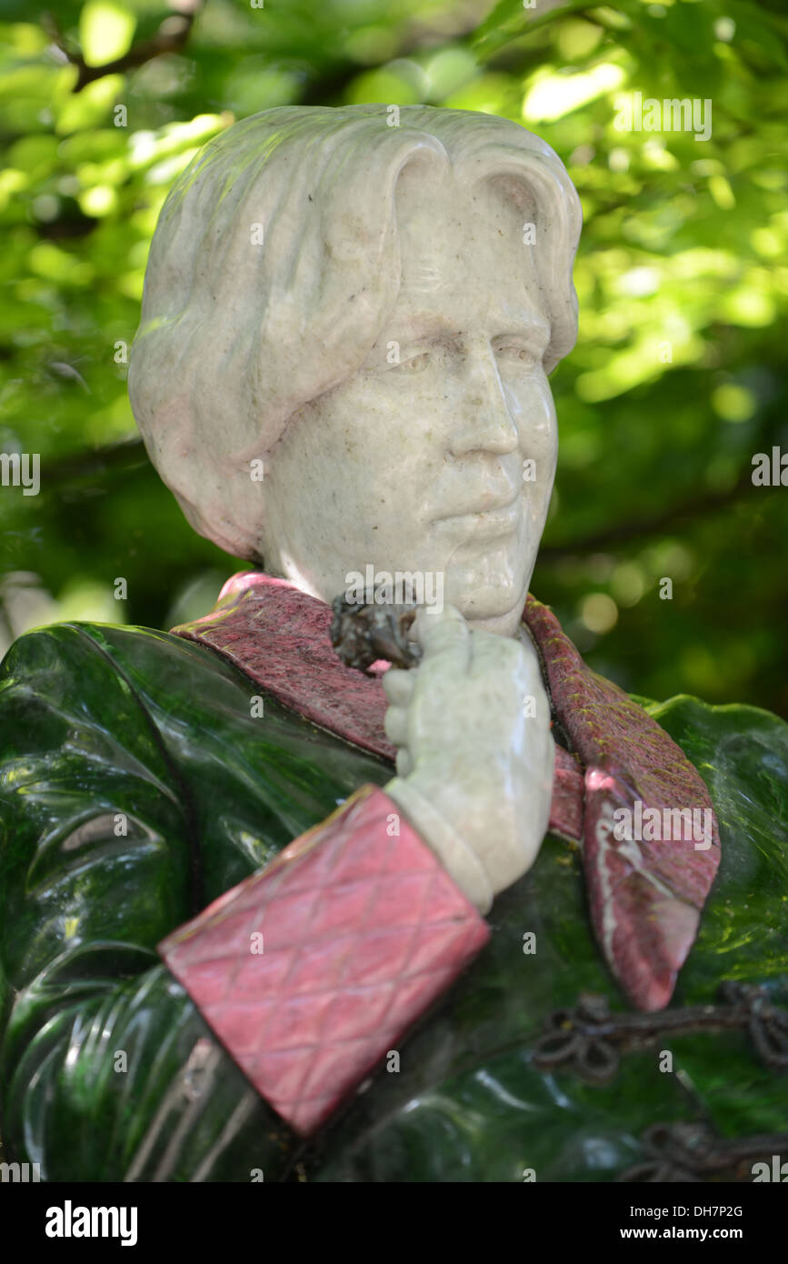 Statue of Oscar Wilde in Merrion Square, Dublin, Ireland Stock Photo