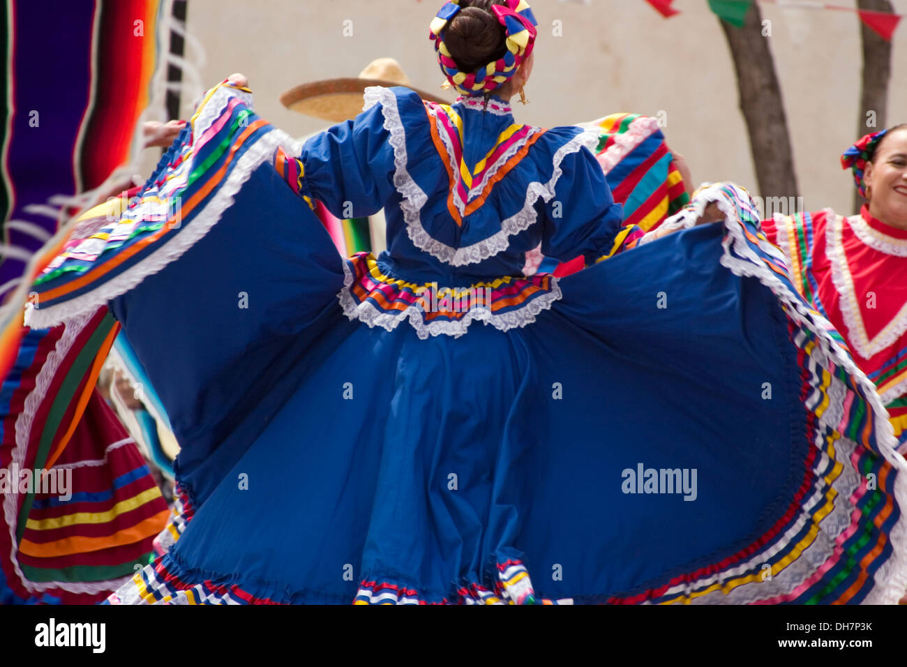 how are cinco de mayo and mexican independence day similar