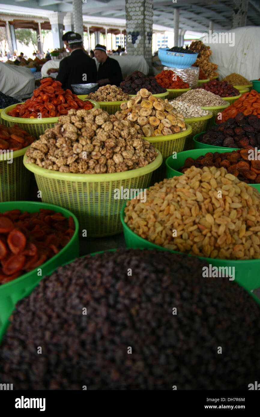 Selling spices in a market in Samarkand in Uzbekistan Stock Photo