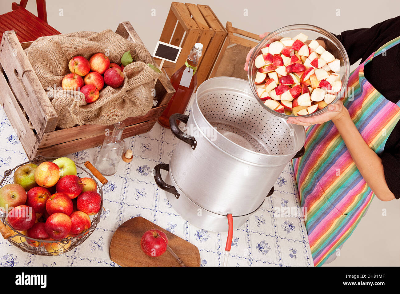 boil apples, make apple juice itself, on a table, many different apple varieties Stock Photo