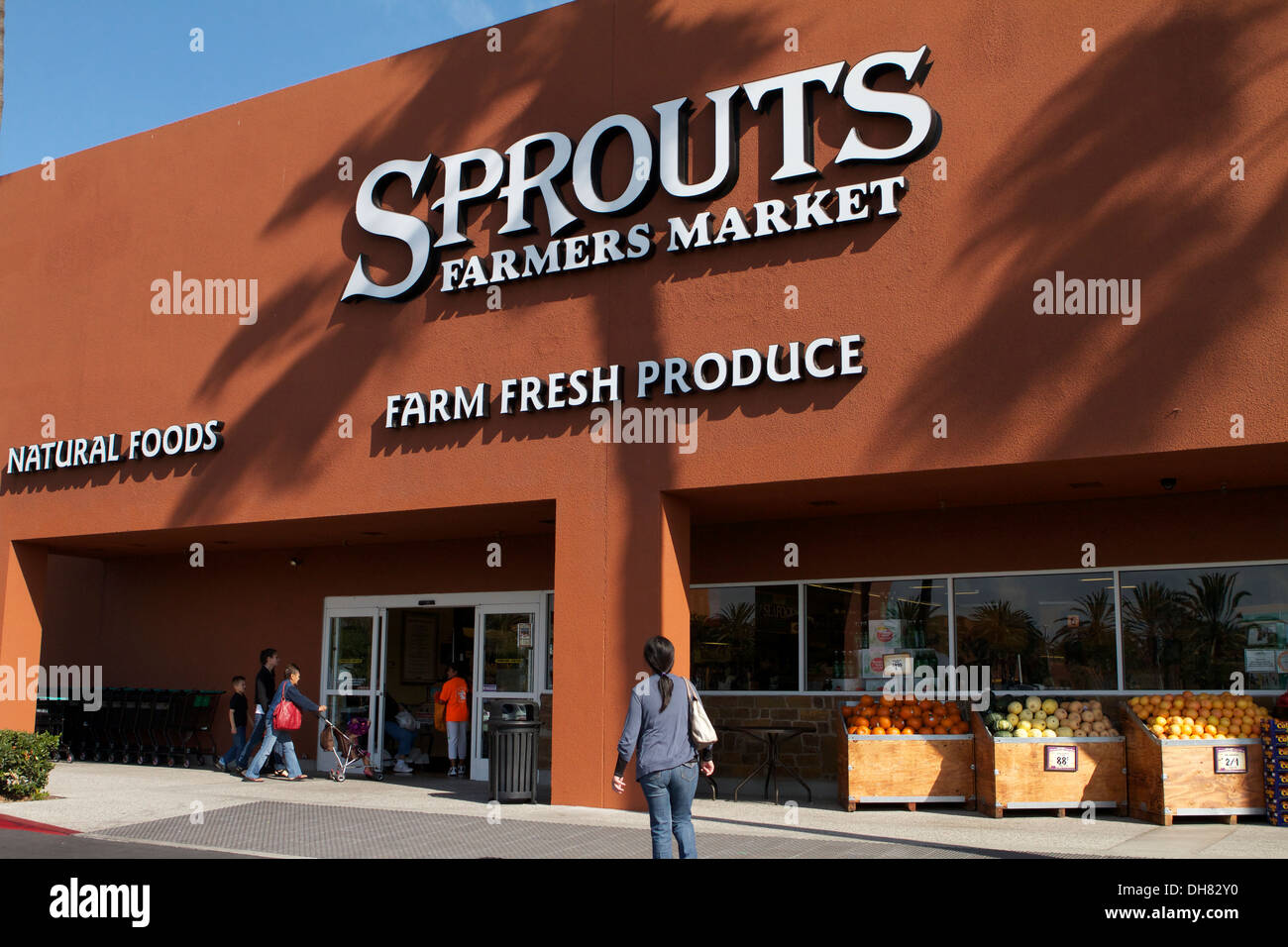 Sprouts farmers market outside exterior front entrance grocery store