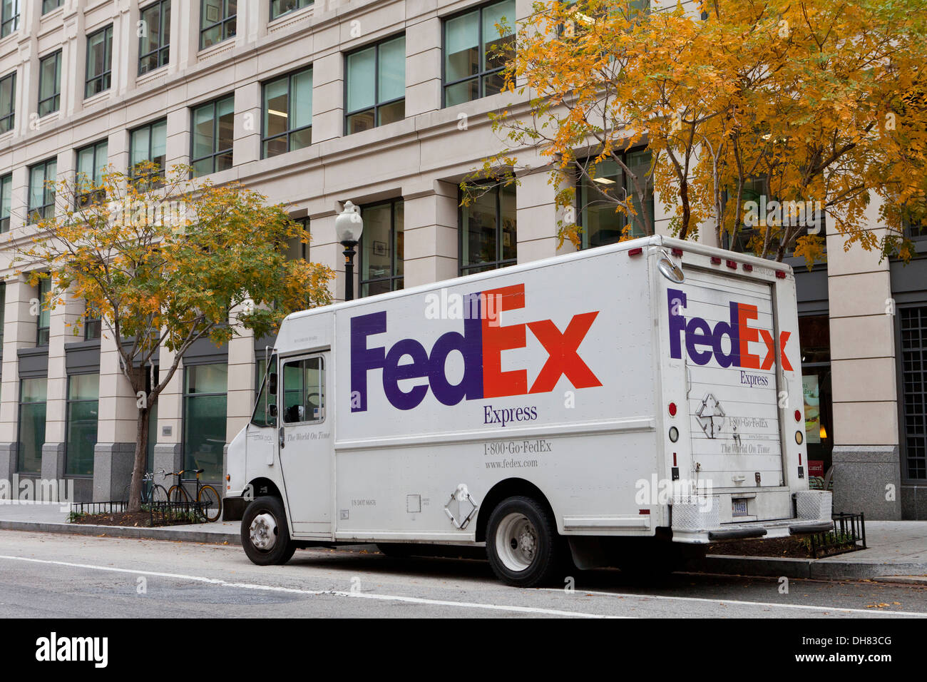 FedEx delivery truck in front of building Stock Photo