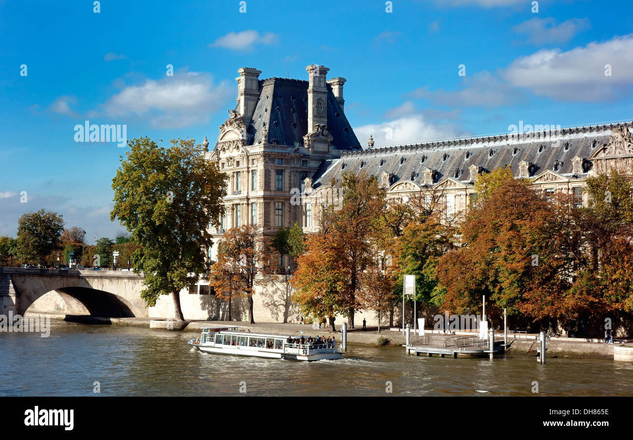 Boats on the Seine passing the Louvre School Paris Stock Photo