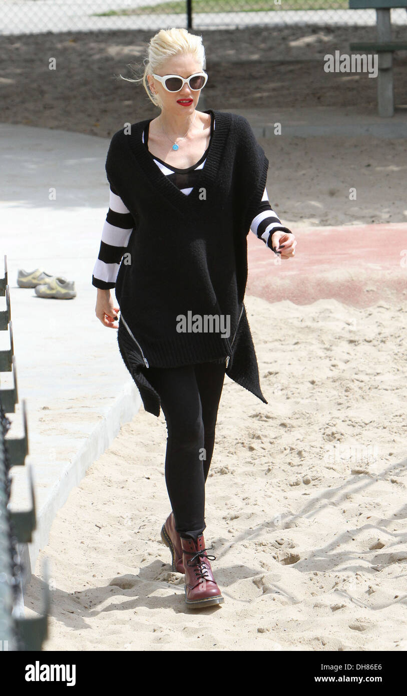 Gwen Stefani Gwen Stefani takes her sons Kingston and Zuma out for a(02)