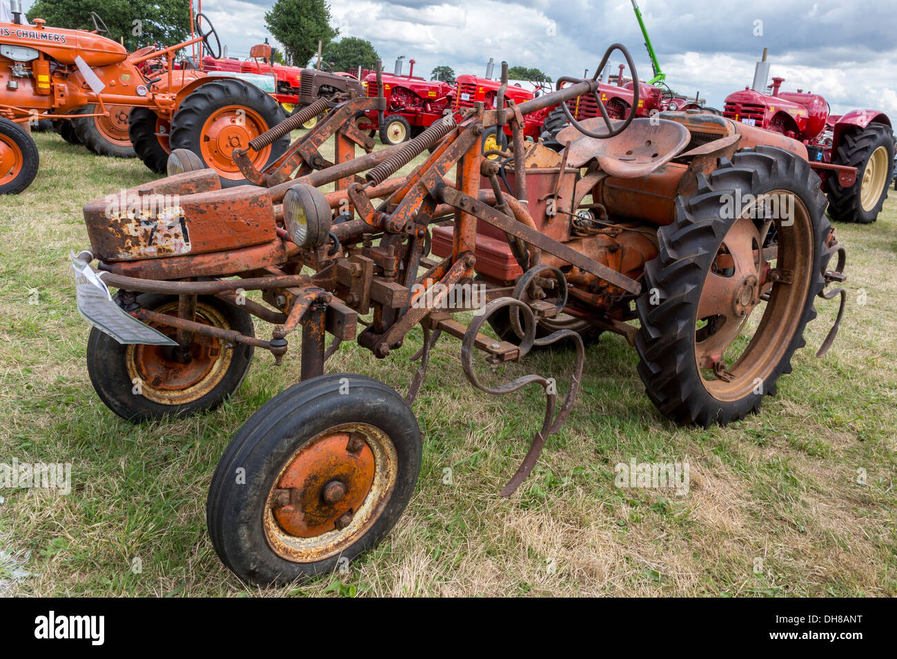 1948 Allis-Chalmers model G implement carrier tractor at the Starting Handle Club meeting, Norfolk, UK Stock Photo