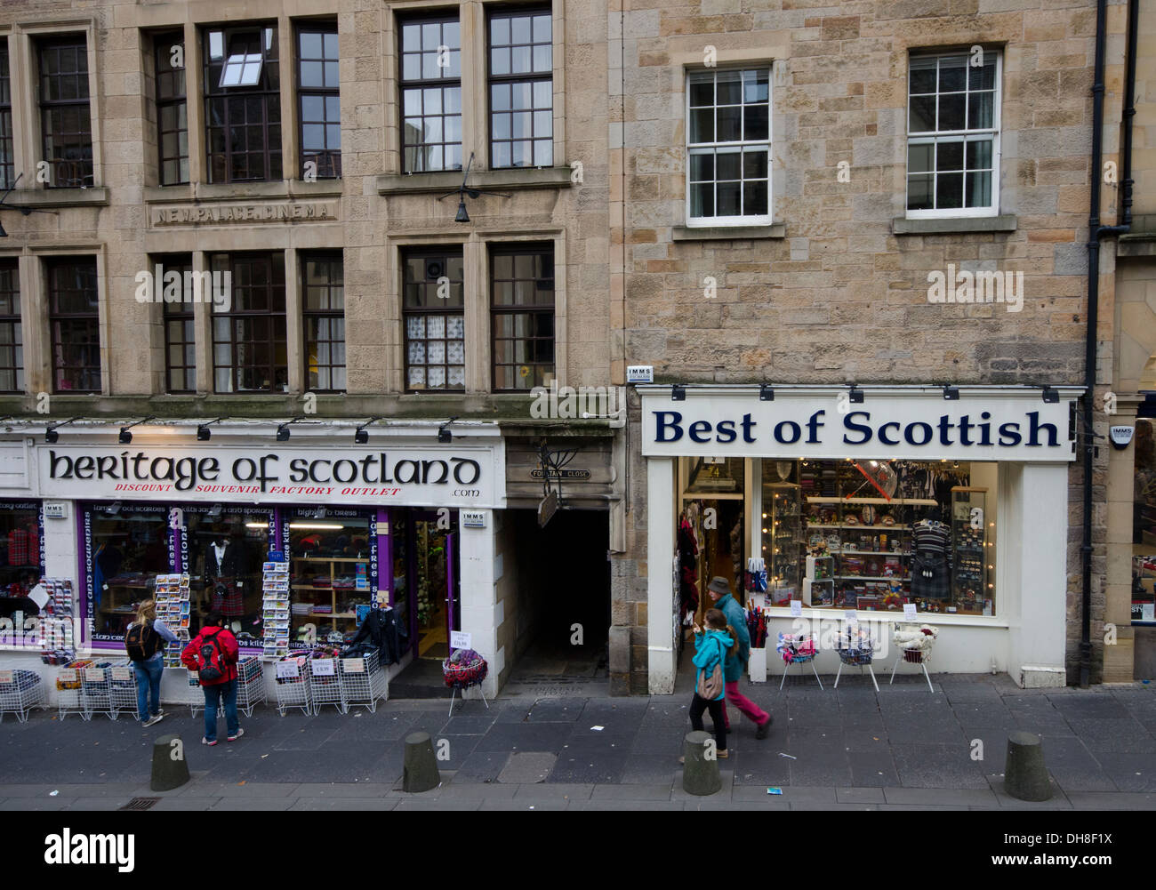 Shops on royal mile edinburgh hires stock photography and images Alamy