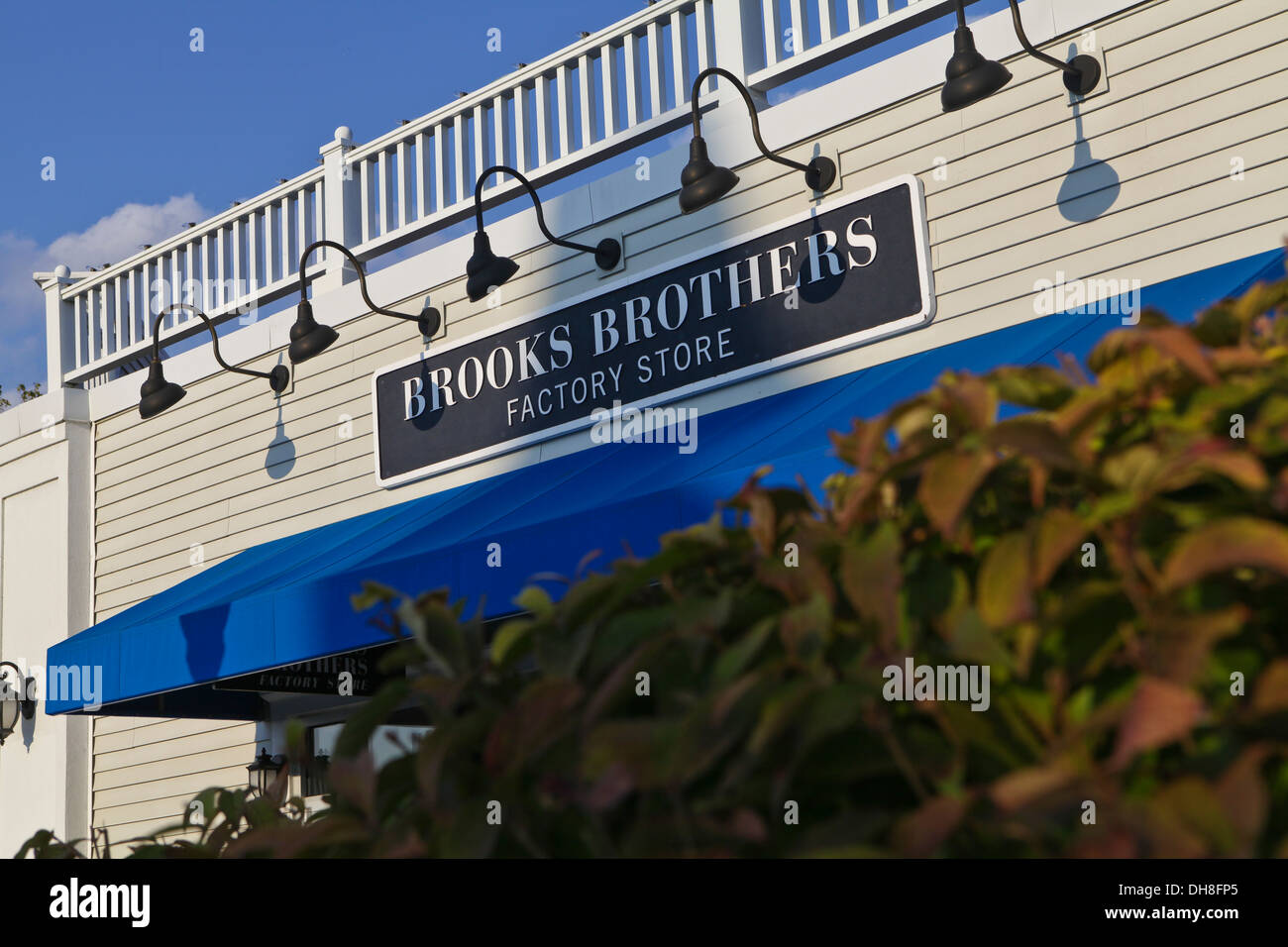 A Brooks Brothers store is pictured at Lee Premium Outlets in Lee (MA Stock Photo Alamy