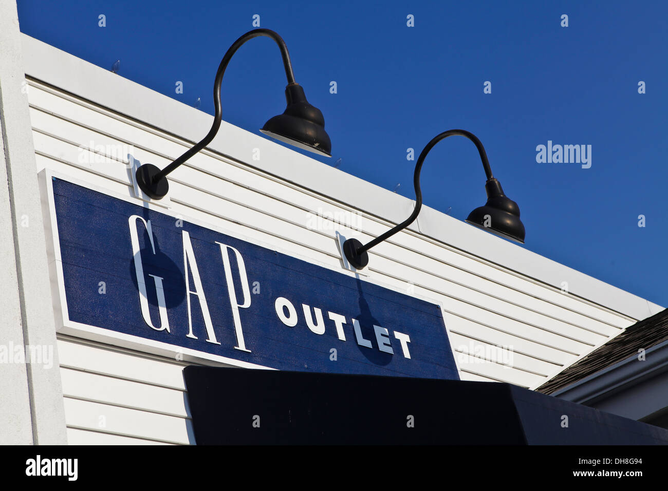 A Gap Outlet store is pictured at Lee Premium Outlets in Lee (MA Stock  Photo - Alamy